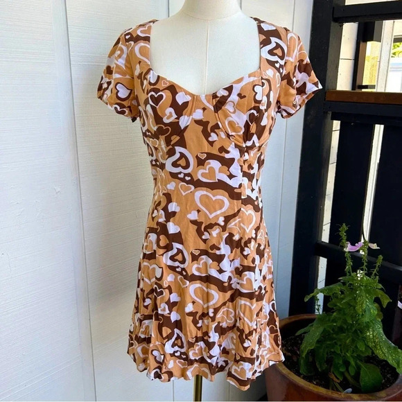 PacSun All Over Retro Heart Print Open Back Mini Dress in Neutral Colors - Picture 1 of 7